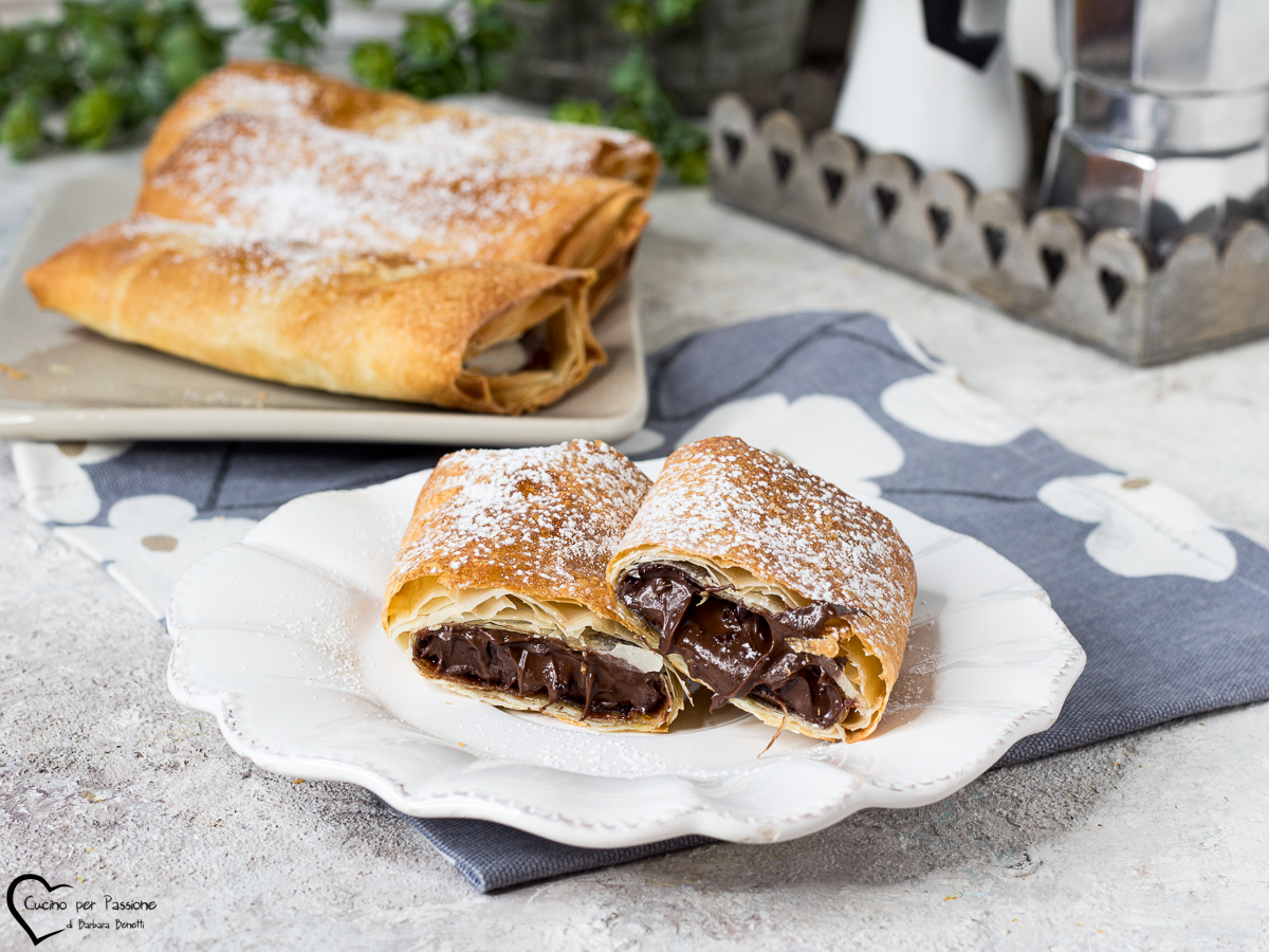 FAGOTINHOS DE MASSA FILO COM NUTELLA