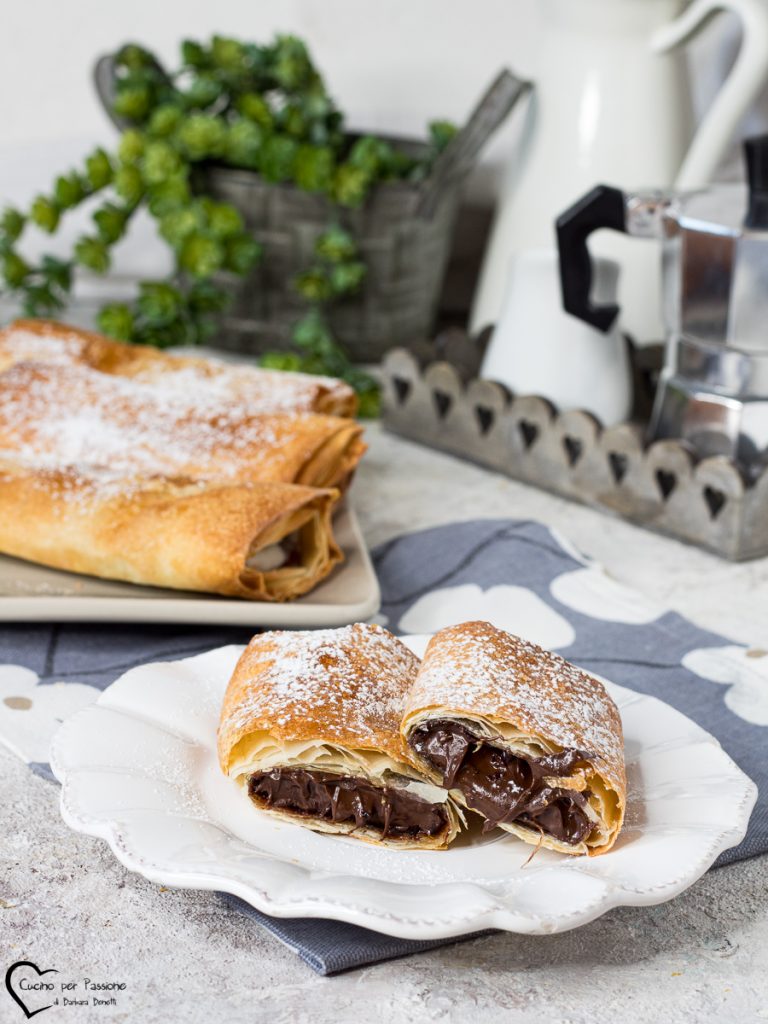 fagotinhos de massa filo com Nutella