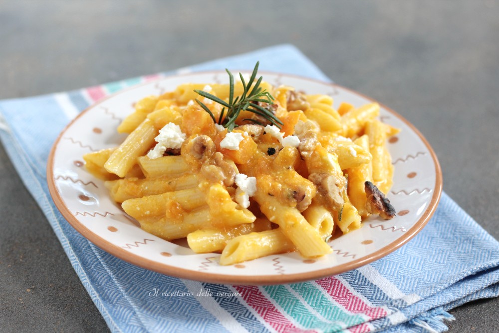 macarrao-abobora-feta-nozes-prato-final