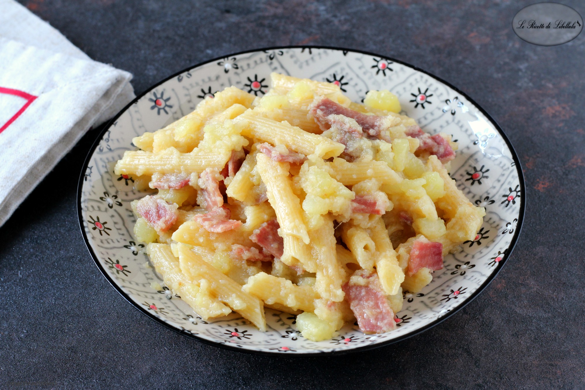 Macarrão com batatas e presunto