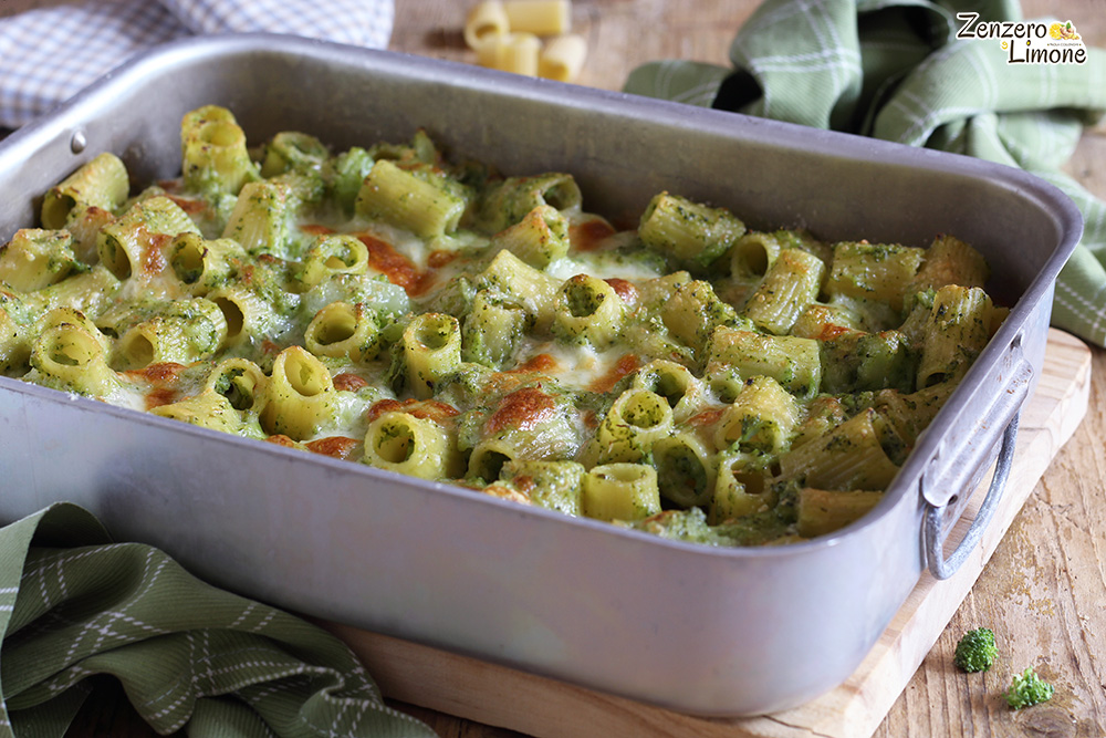 macarrão gratinado com brócolis e queijo