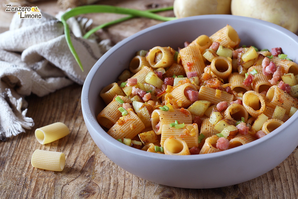 massa com alho-poró e batatas à moda caseira