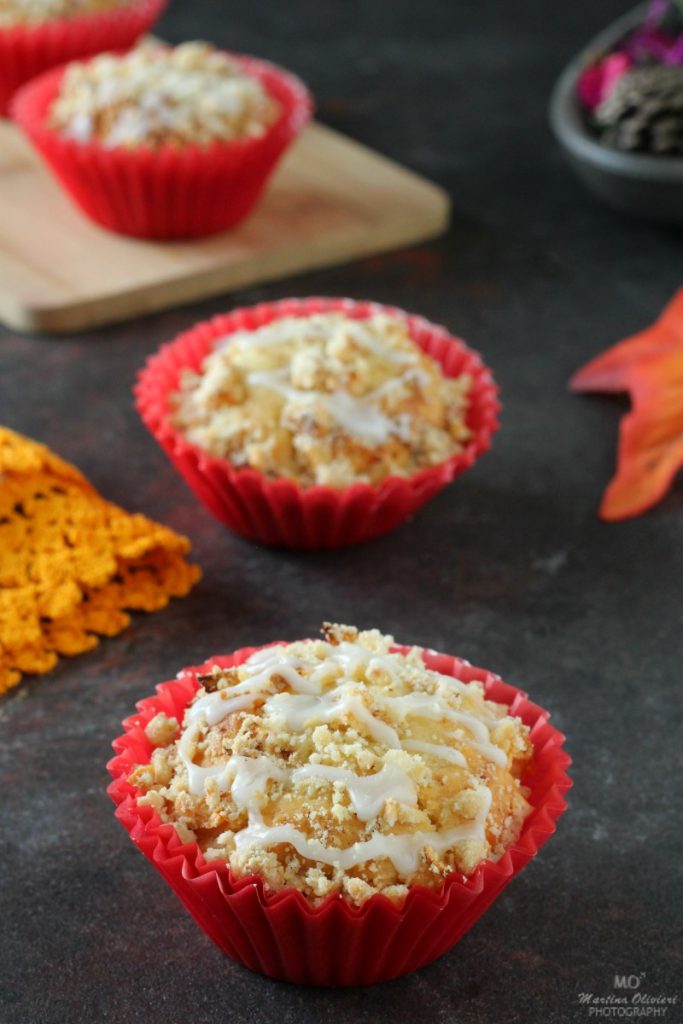 Muffins de maçã com crumble de avelãs