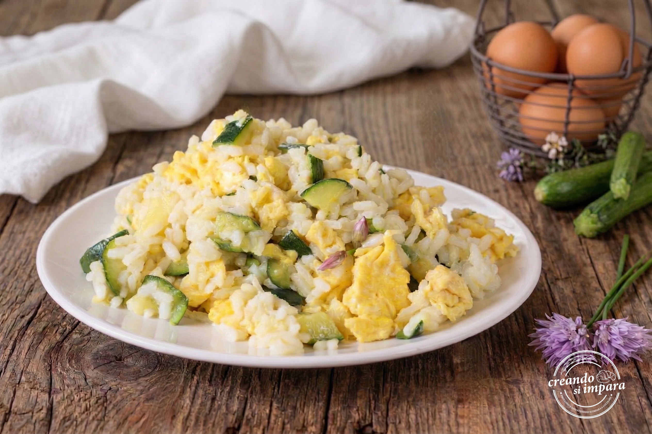 Salada de arroz com abobrinha e ovos: a receita fresca e saborosa com toque de limão