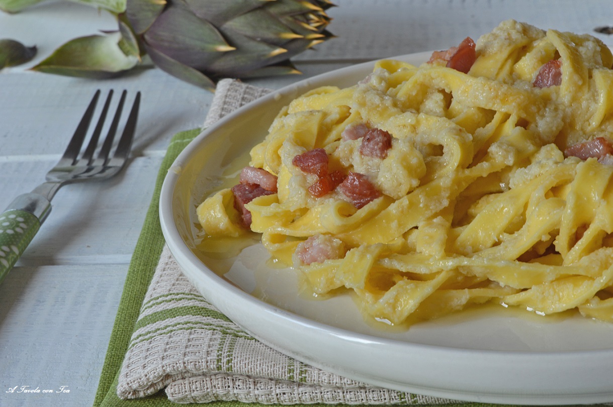 MASSA COM ALCACHOFRAS E PANCETA