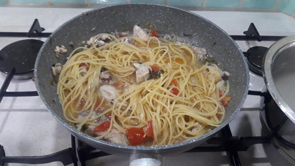 Linguine met kapoeness en zijn bouillon