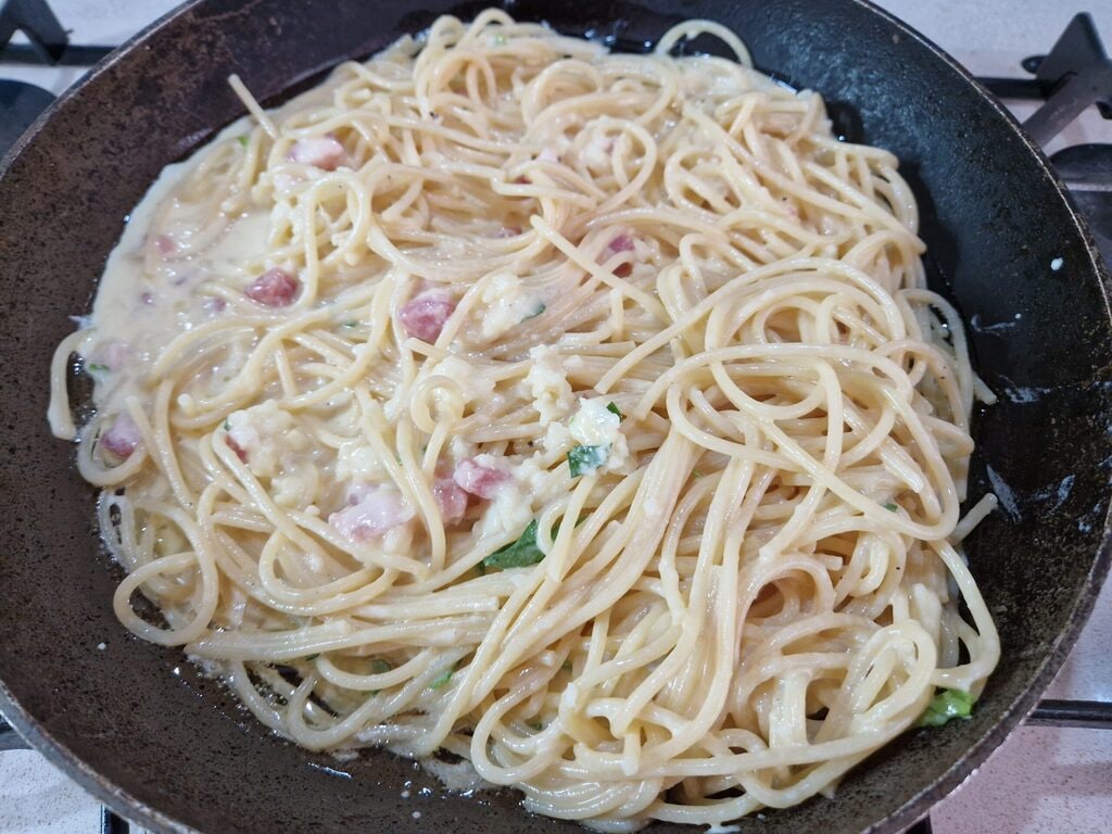 De gevulde pastafrittata