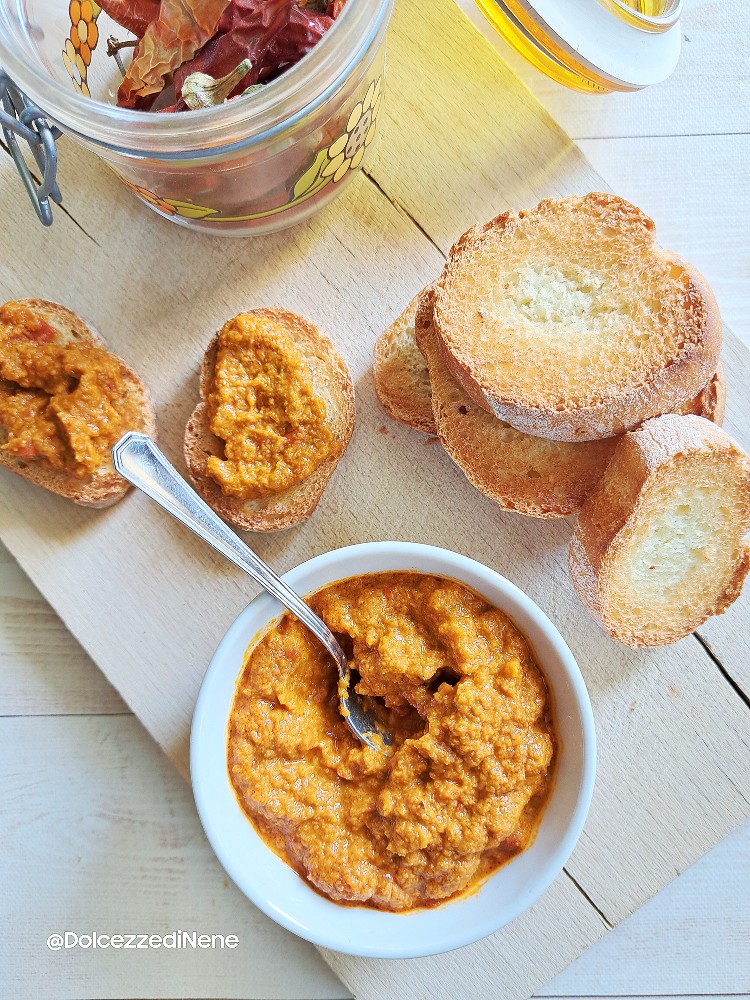 paté van gedroogde tomaatjes op olie