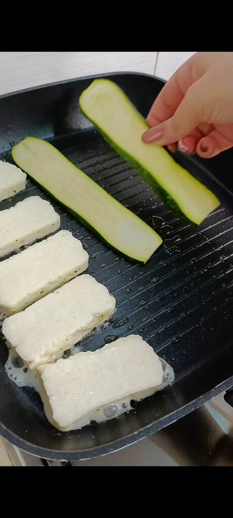 We grillen kaas en groenten