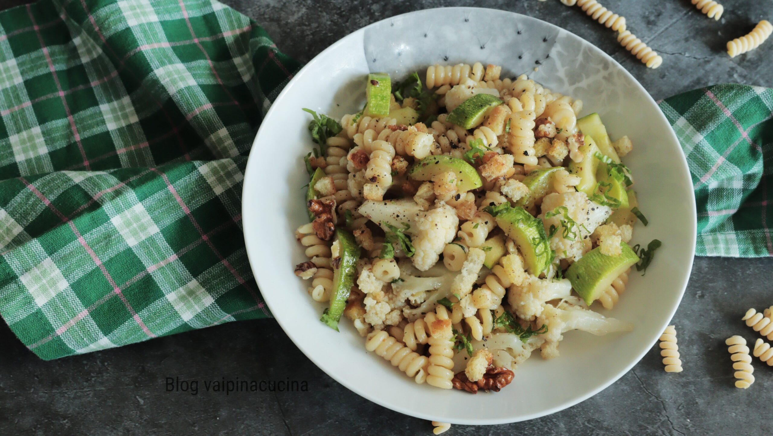 Fusilli bloemkool en walnoten