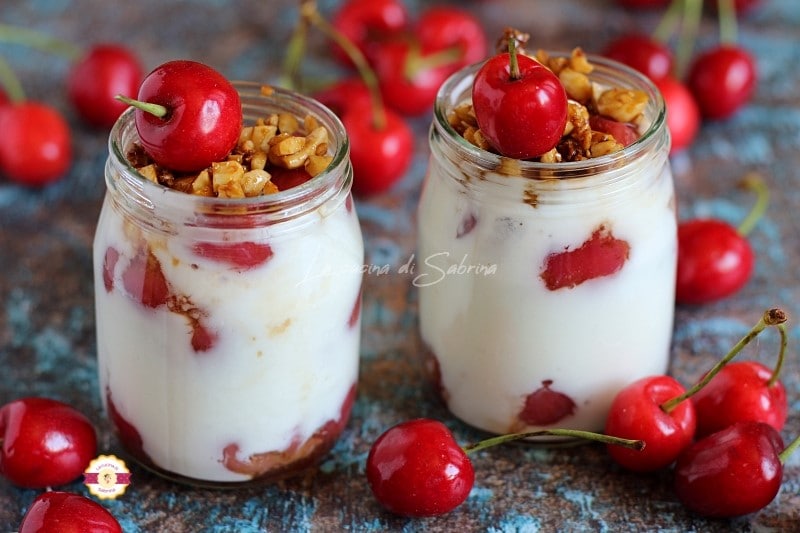 Dessert in de pan met kersen en yoghurt: het slimme dessert in 5 minuten