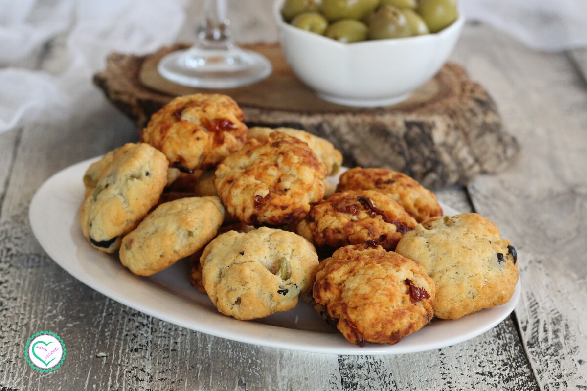 Hartige koekjes met olijven en zongedroogde tomaten