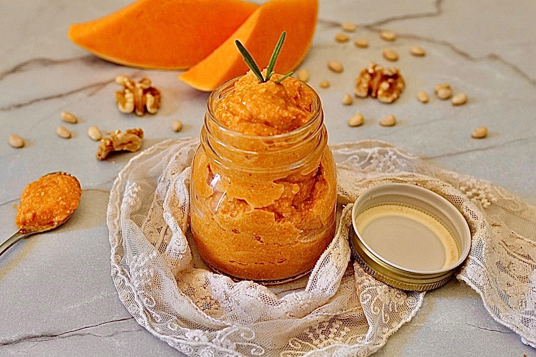 Pompoenpesto, hoe de smaak te concentreren en precies de juiste romigheid te bereiken