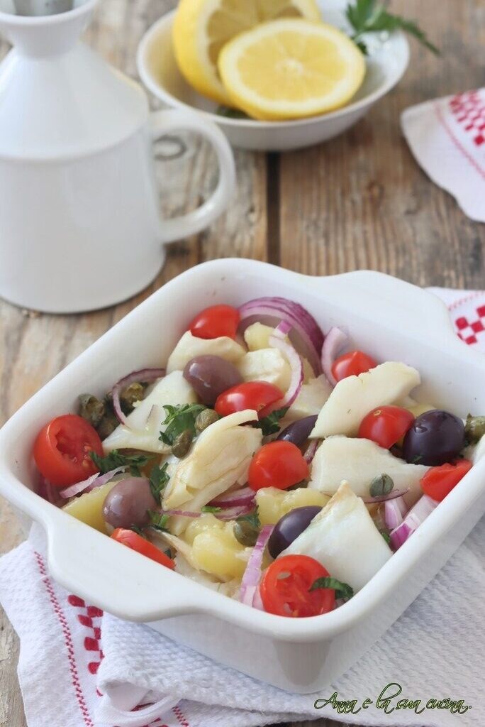 Calabrese stokvis salade met aardappelen en rode ui uit Tropea