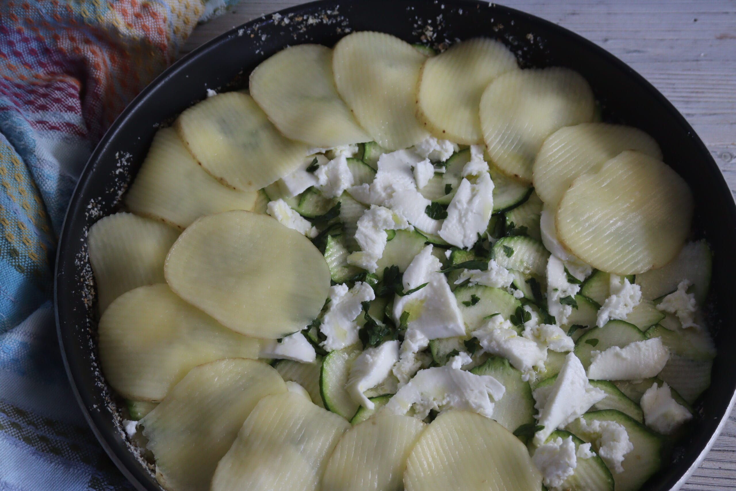 Hartige taart met witte asperges