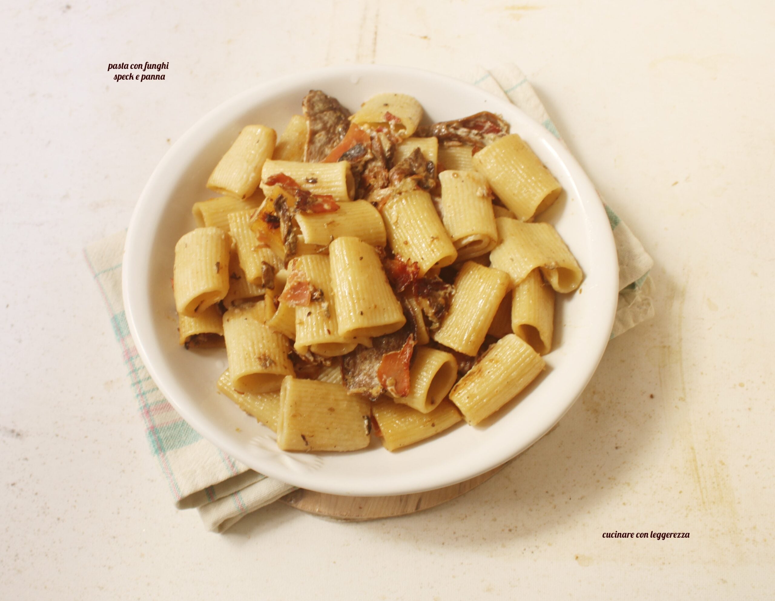 Pasta met champignons, speck en room