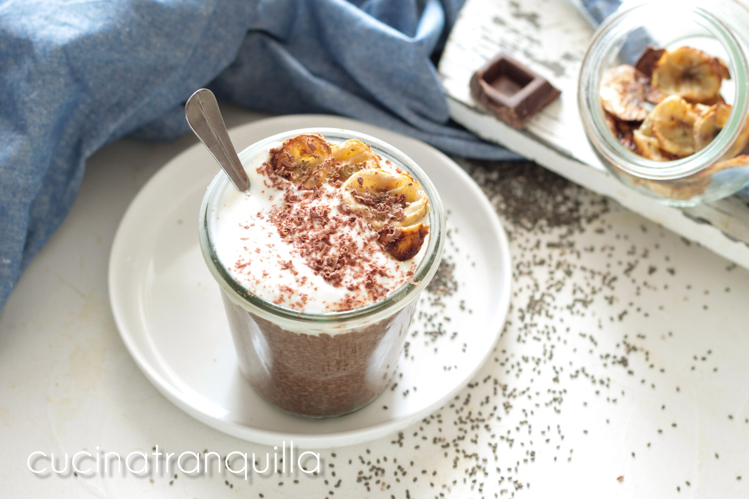 Chia pudding met cacao en banaanchips
