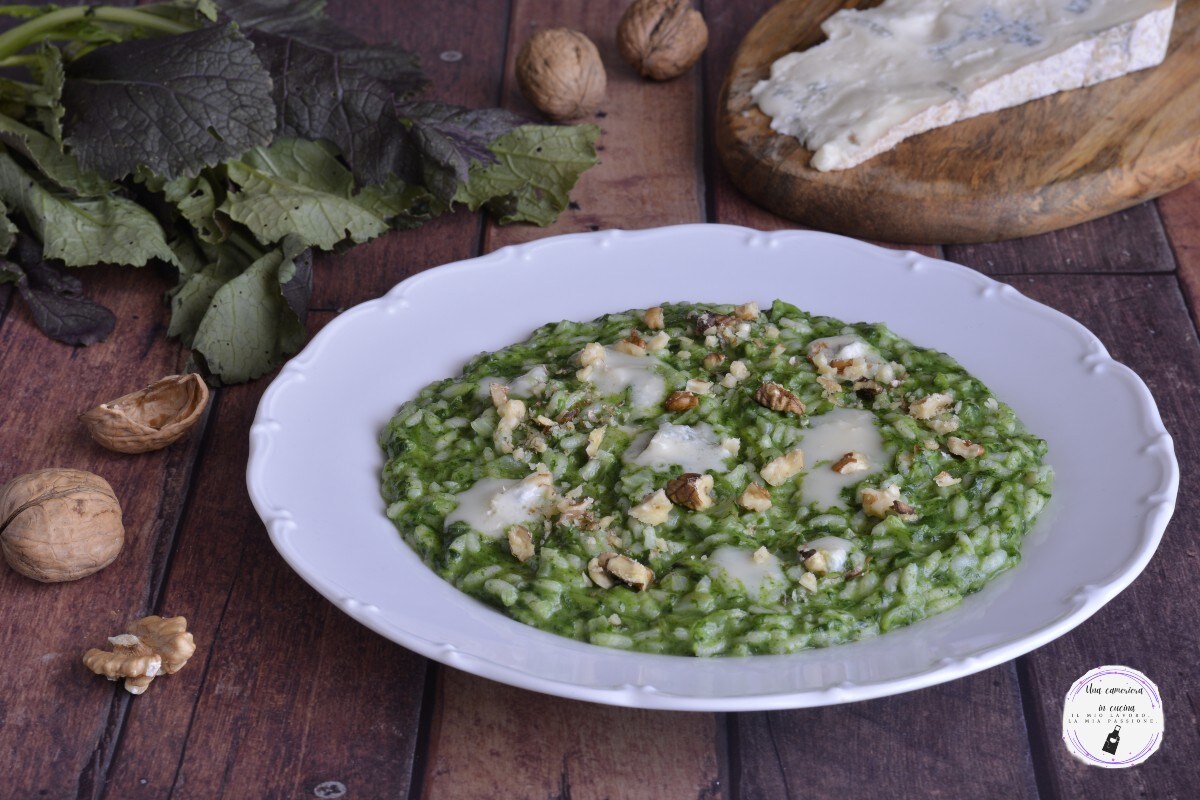 Risotto met mosterdblaadjes, gorgonzola en walnoten