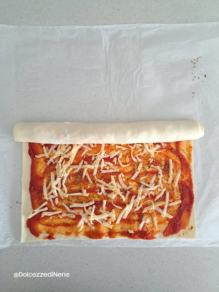 Bladerdeeg rollen met scamorza