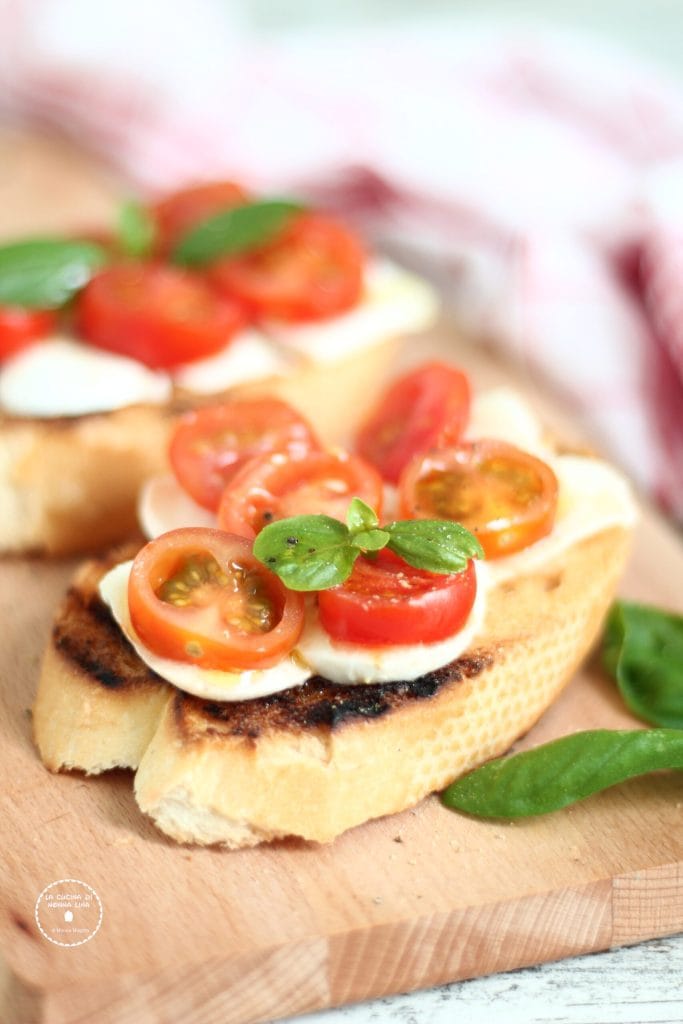 Caprese crostini