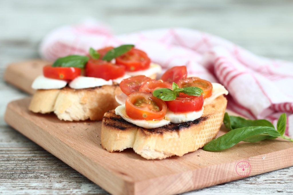 Caprese crostini