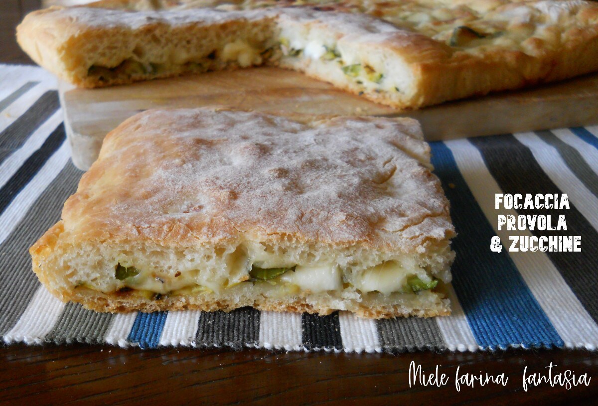 Gevulde focaccia met courgettes en provola