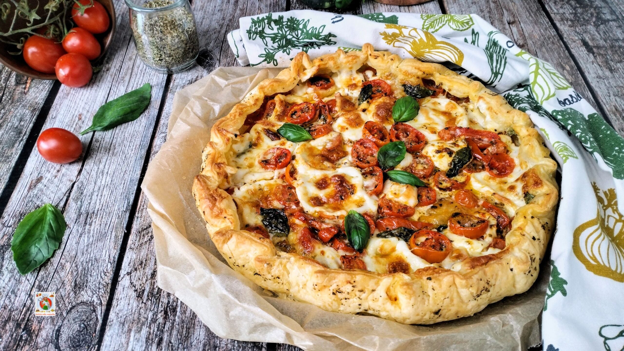 Hartige taart met cherrytomaatjes en mozzarella