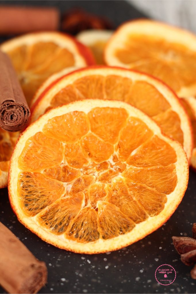 Gedroogde sinaasappels in de heteluchtfriteuse