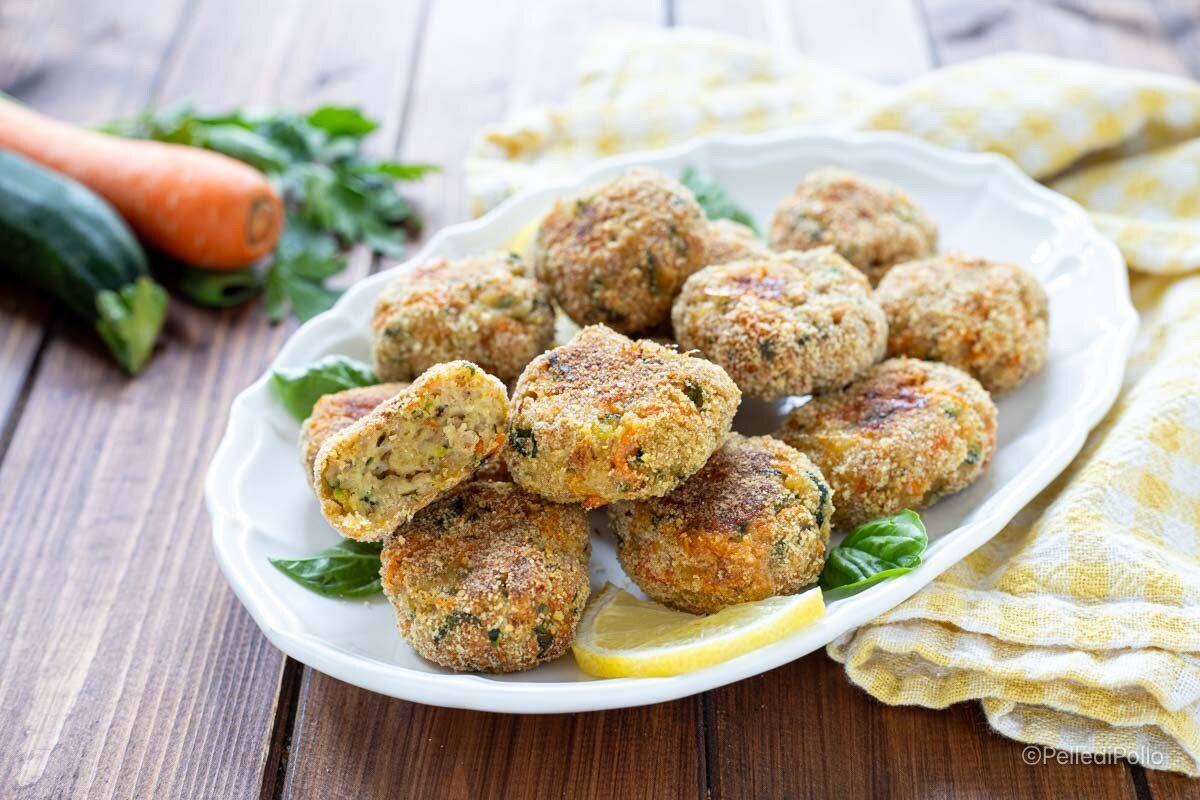 Kipgehaktballen met courgette en wortelen