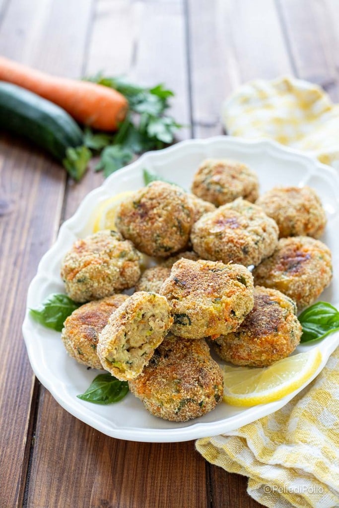 kipgehaktballen met wortelen en courgette uit de oven