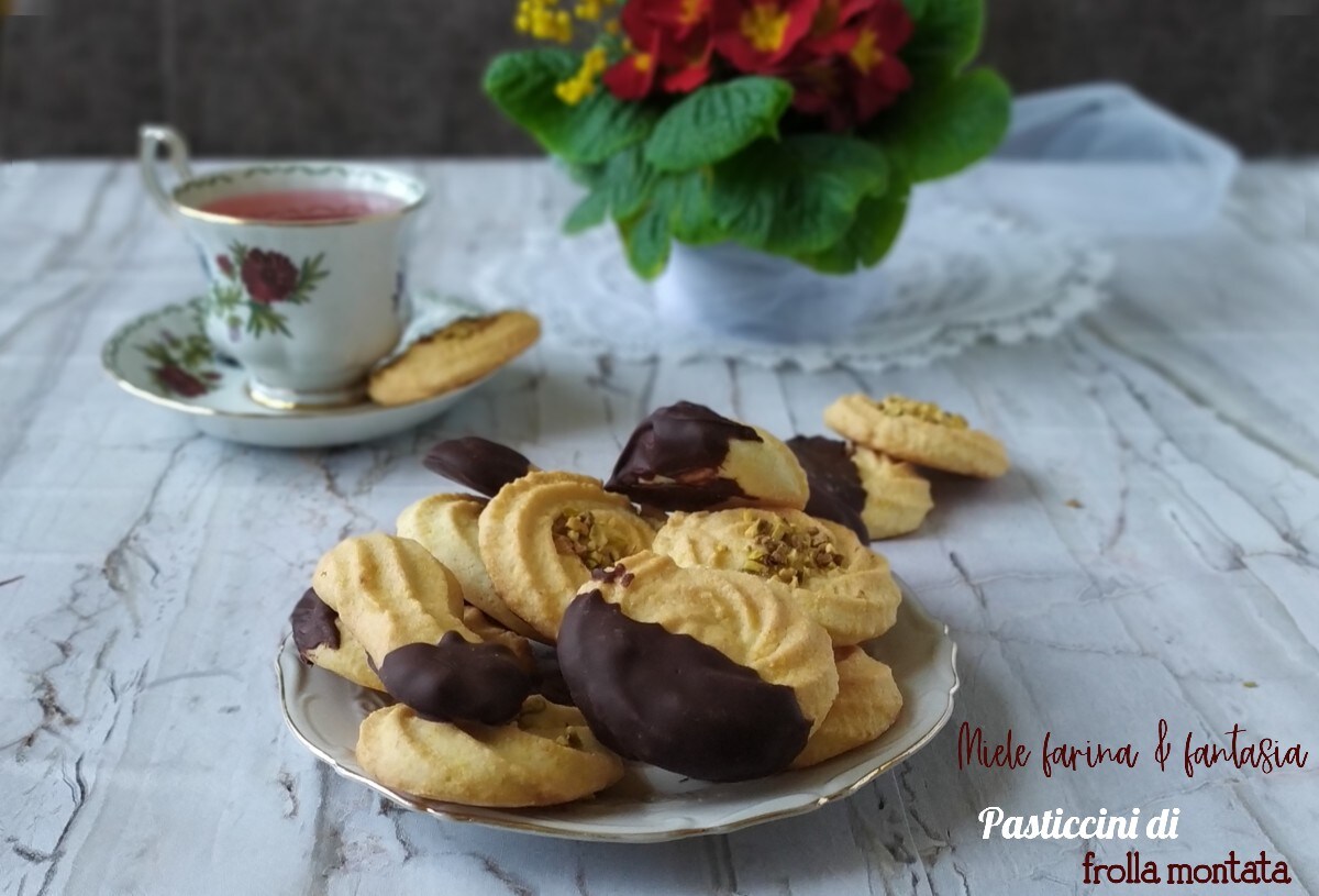 Dessertkoekjes. Recept voor opgespoten zanddeeg