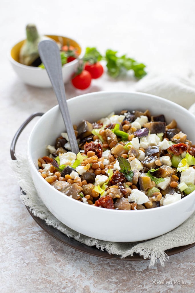 aubergine- en linzensalade