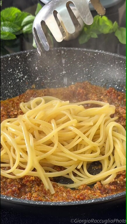 pasta met zongedroogde tomatenpesto
