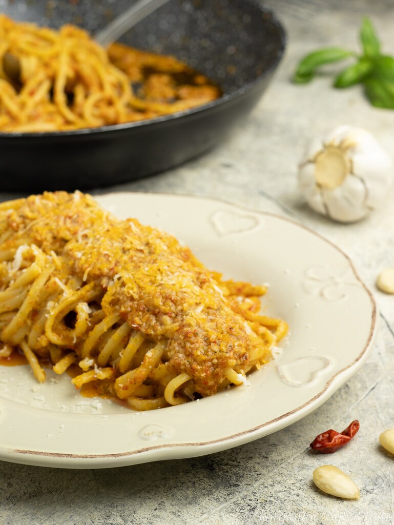 pasta met zongedroogde tomatenpesto