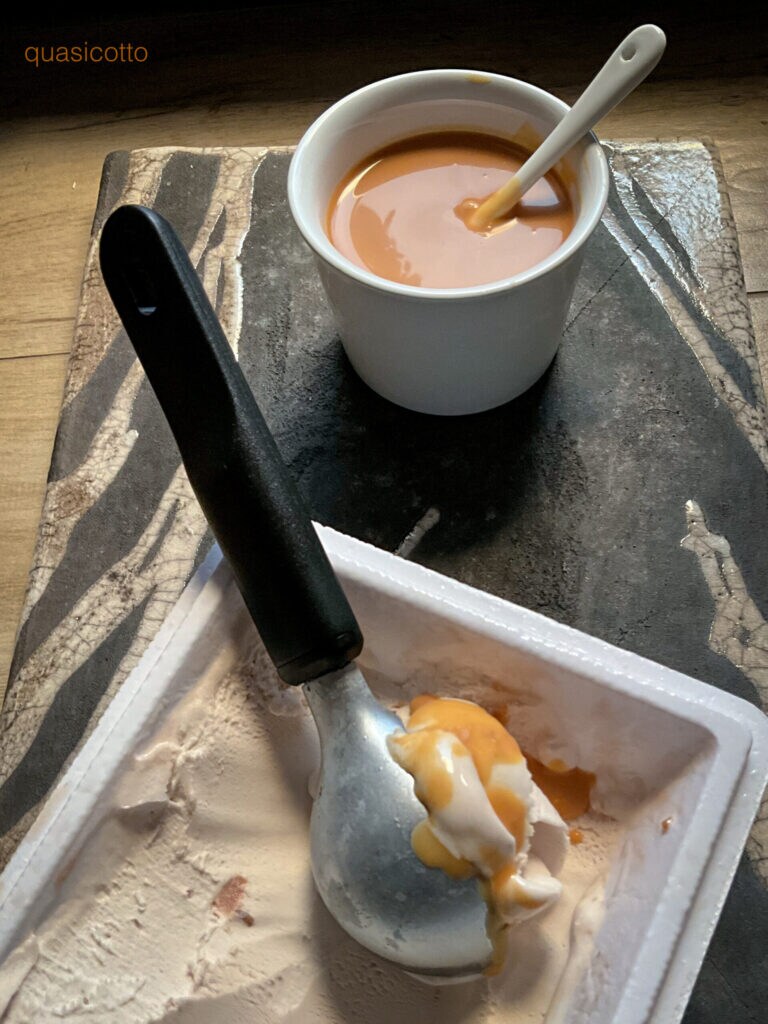 Vloeibare gezouten karamel voor ijs en panna cotta