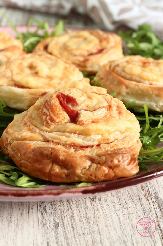Rolletjes met salami en kaas