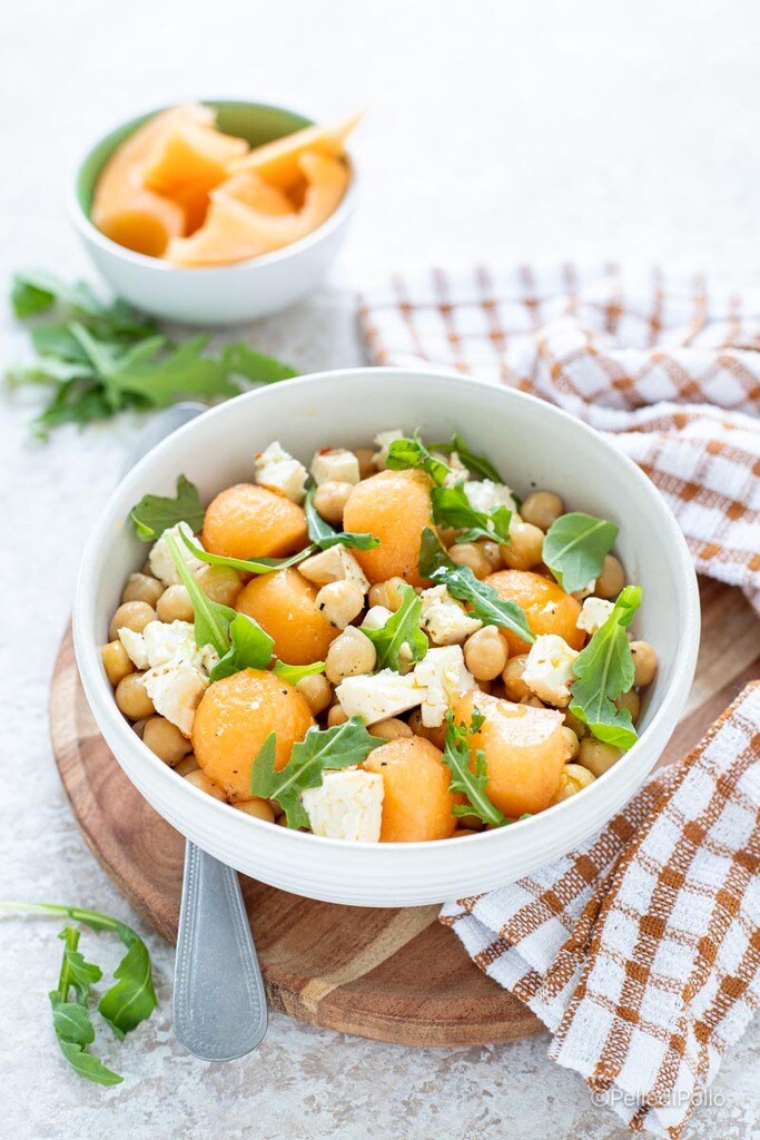 salade van kikkererwten en meloen