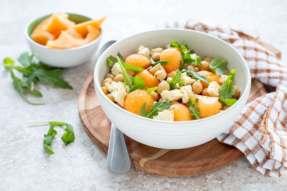 Salade met meloen, kikkererwten en feta