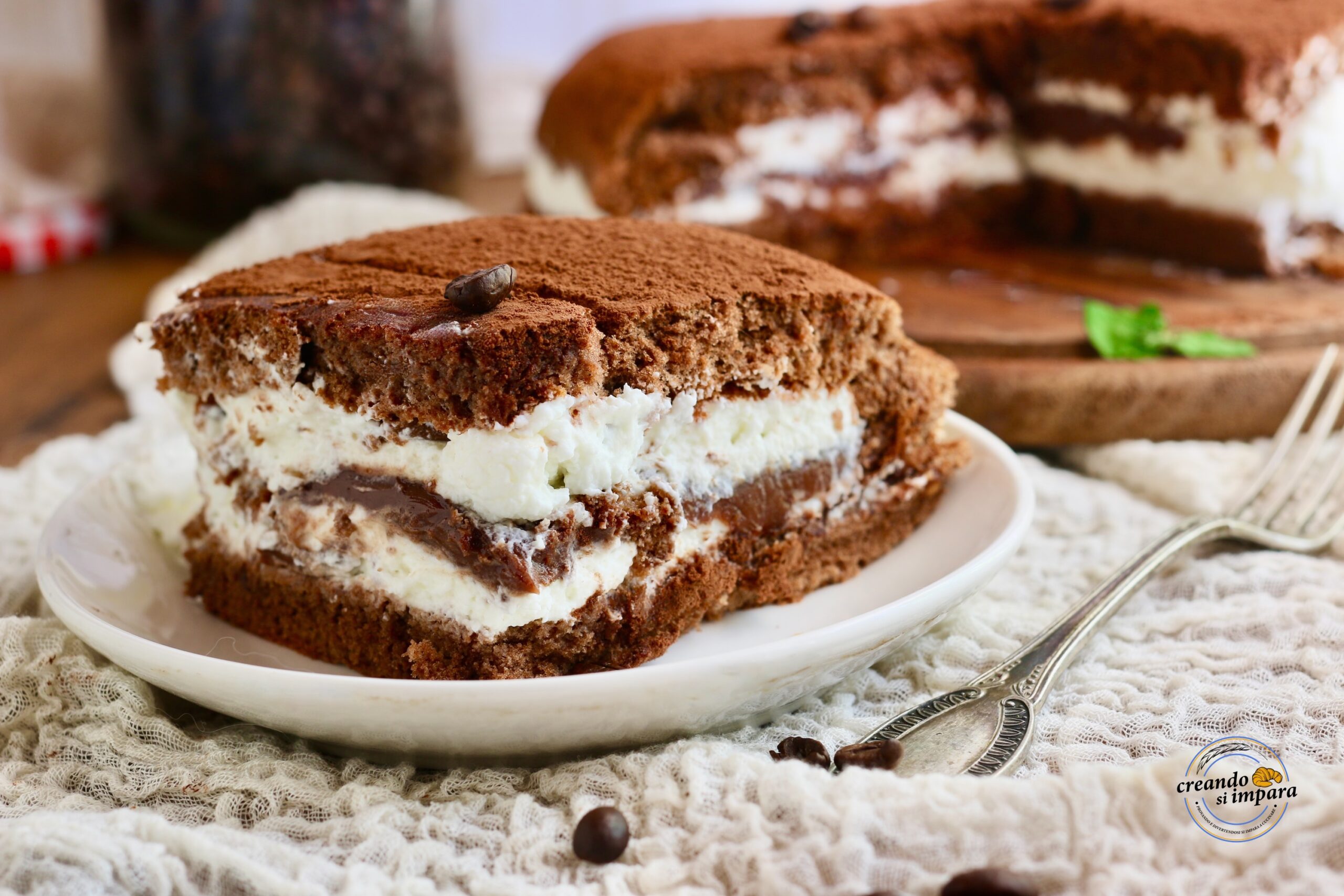 Taart gevuld met slagroom en Nutella