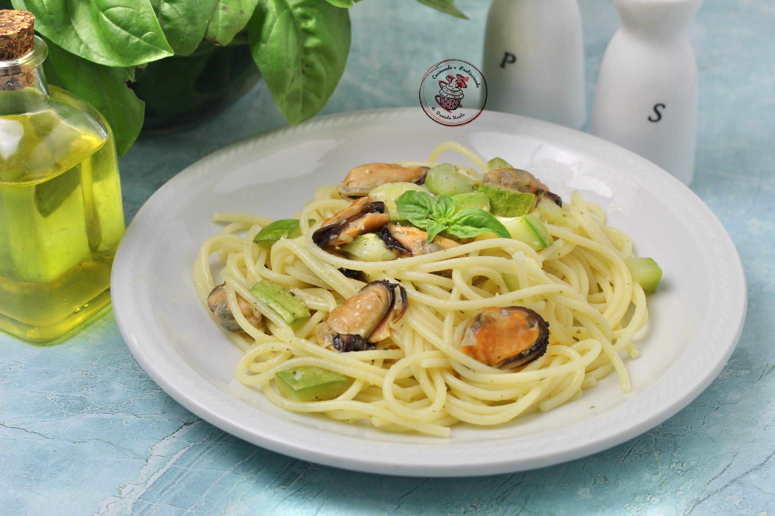 Snelle pasta met courgettes en mosselen