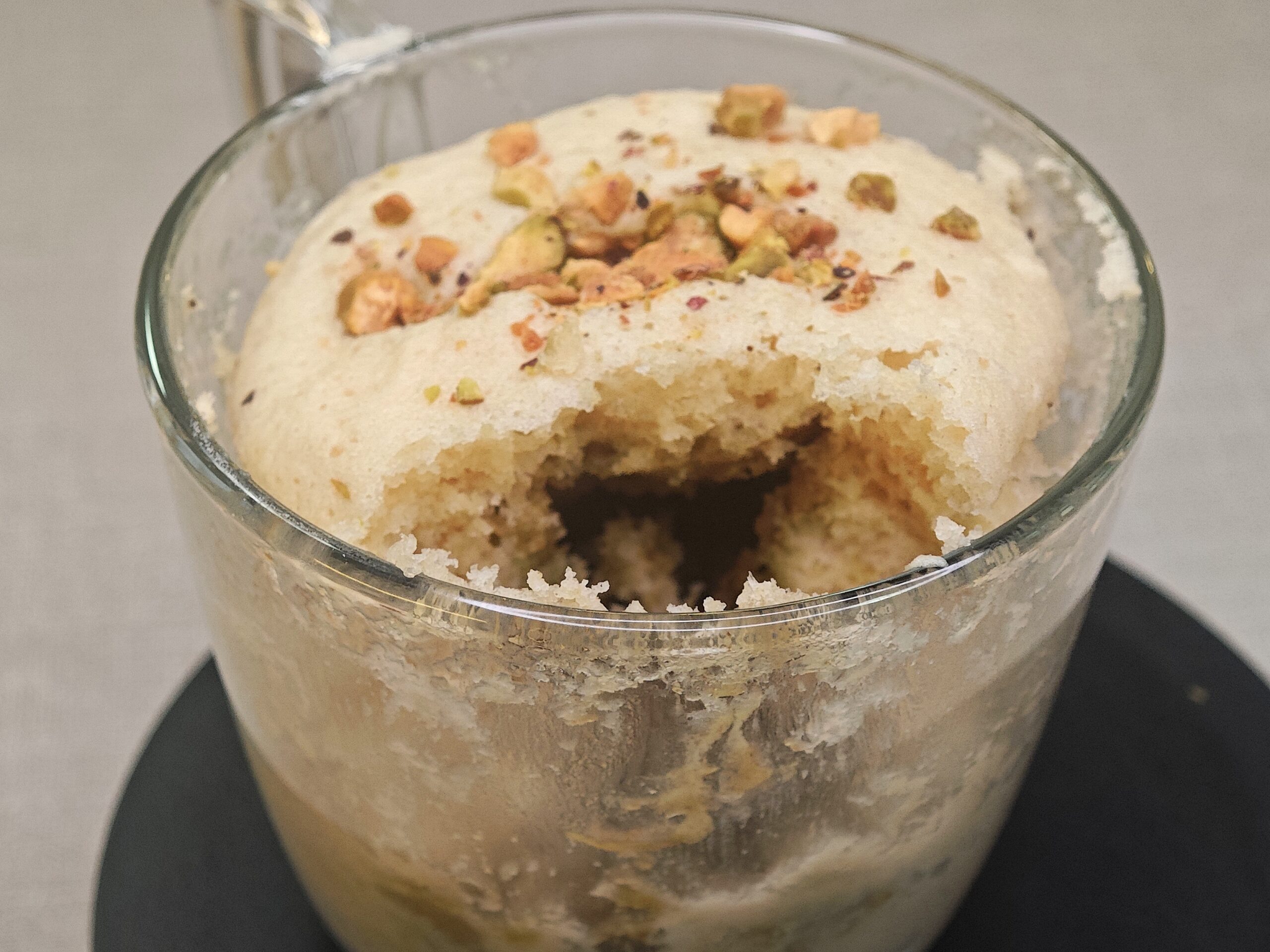🍮 Cake in een Mok uit de Magnetron met Zachte Pistachekern