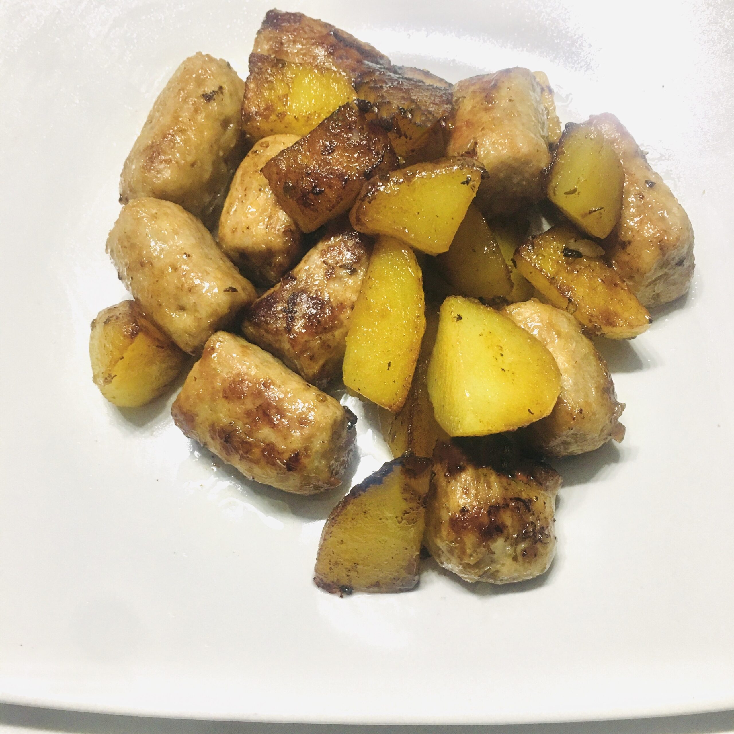 Kip- en kalkoensaucijs met aardappelen