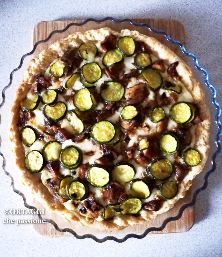 hartige taart met champignons en courgettes