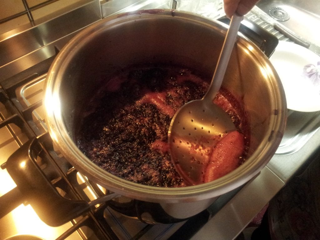 Bramenjam aan het koken