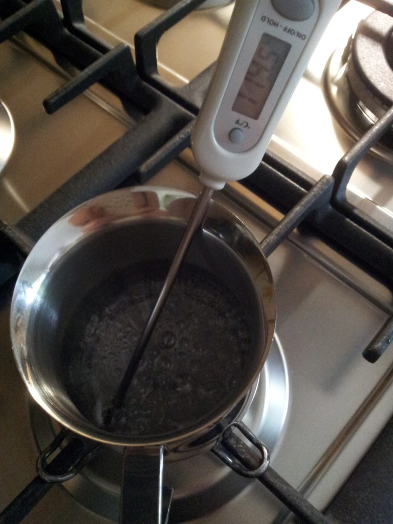 water- en suikersiroop op 121°C