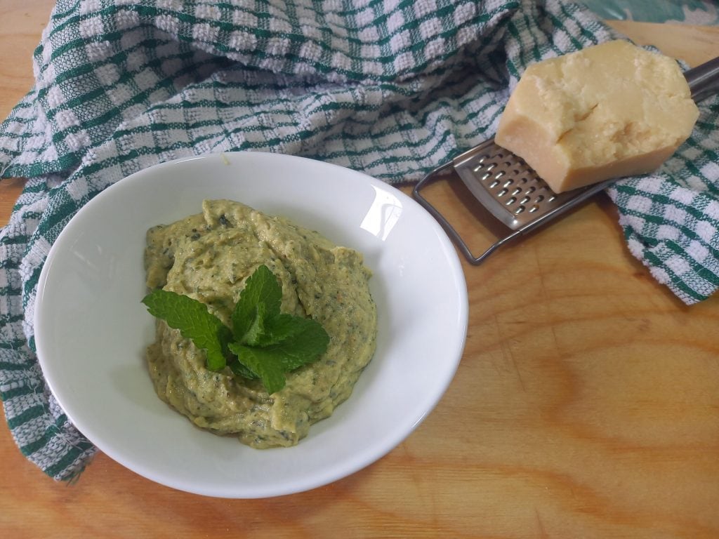 Courgettepesto met ricotta en munt
