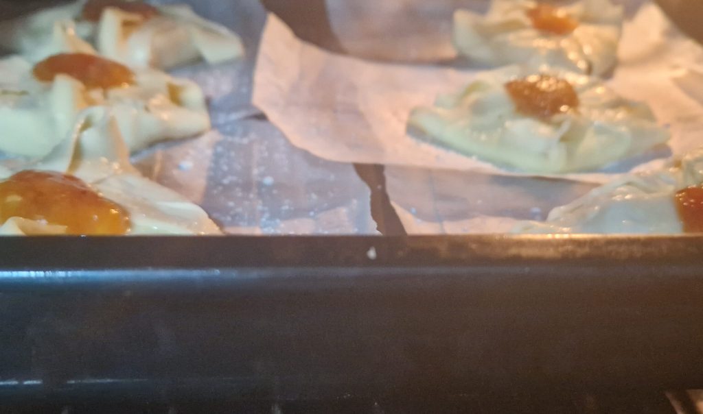 bladerdeeggebakjes met appels