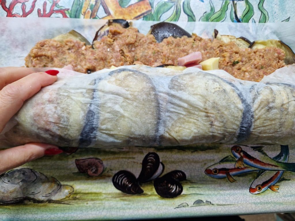Het gehaktbrood met vlees en aubergines