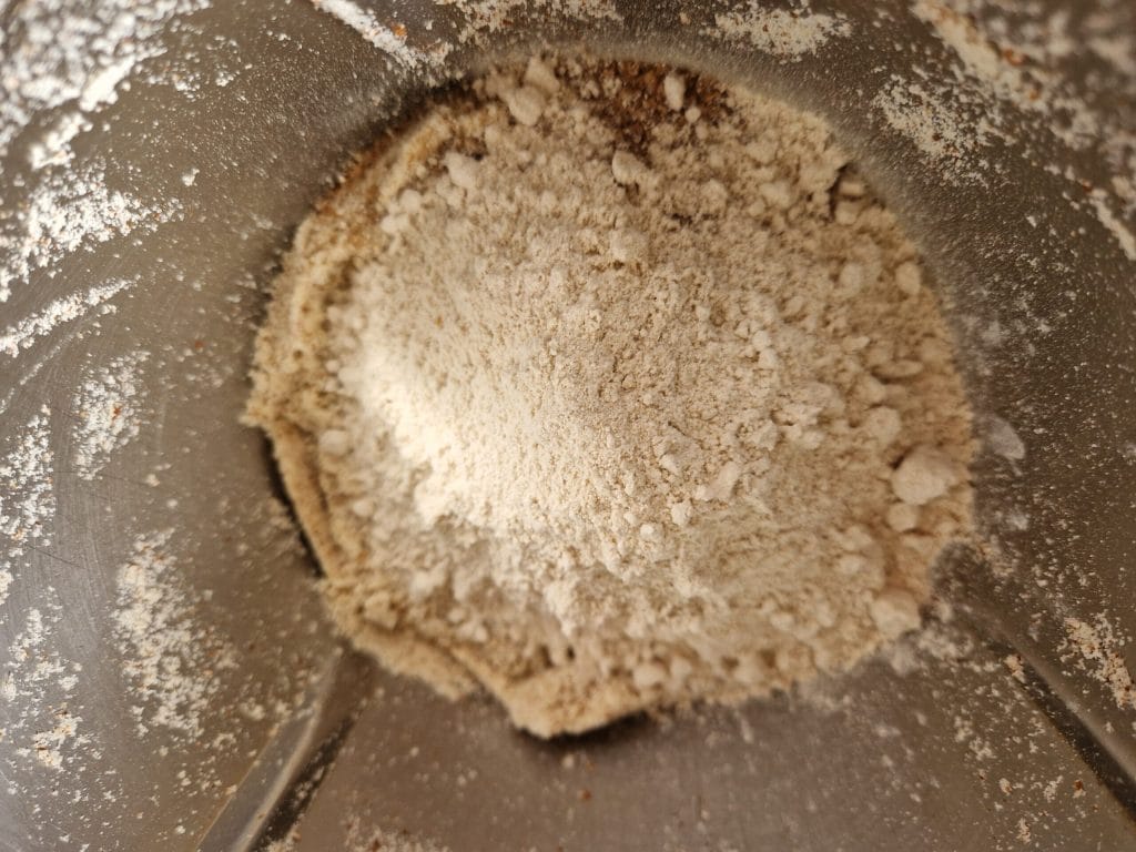 De abrikozencake met haver en amandelen