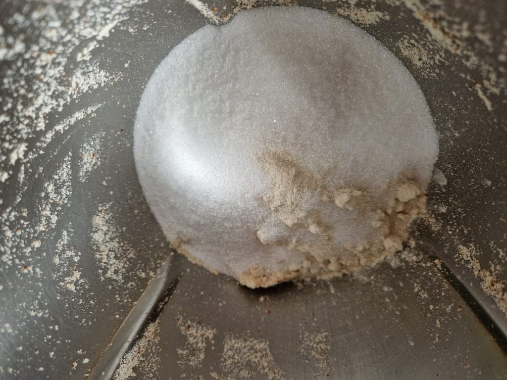 De abrikozencake met haver en amandelen